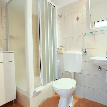 아파트 Pina Hvar Garden Apartment - Center *